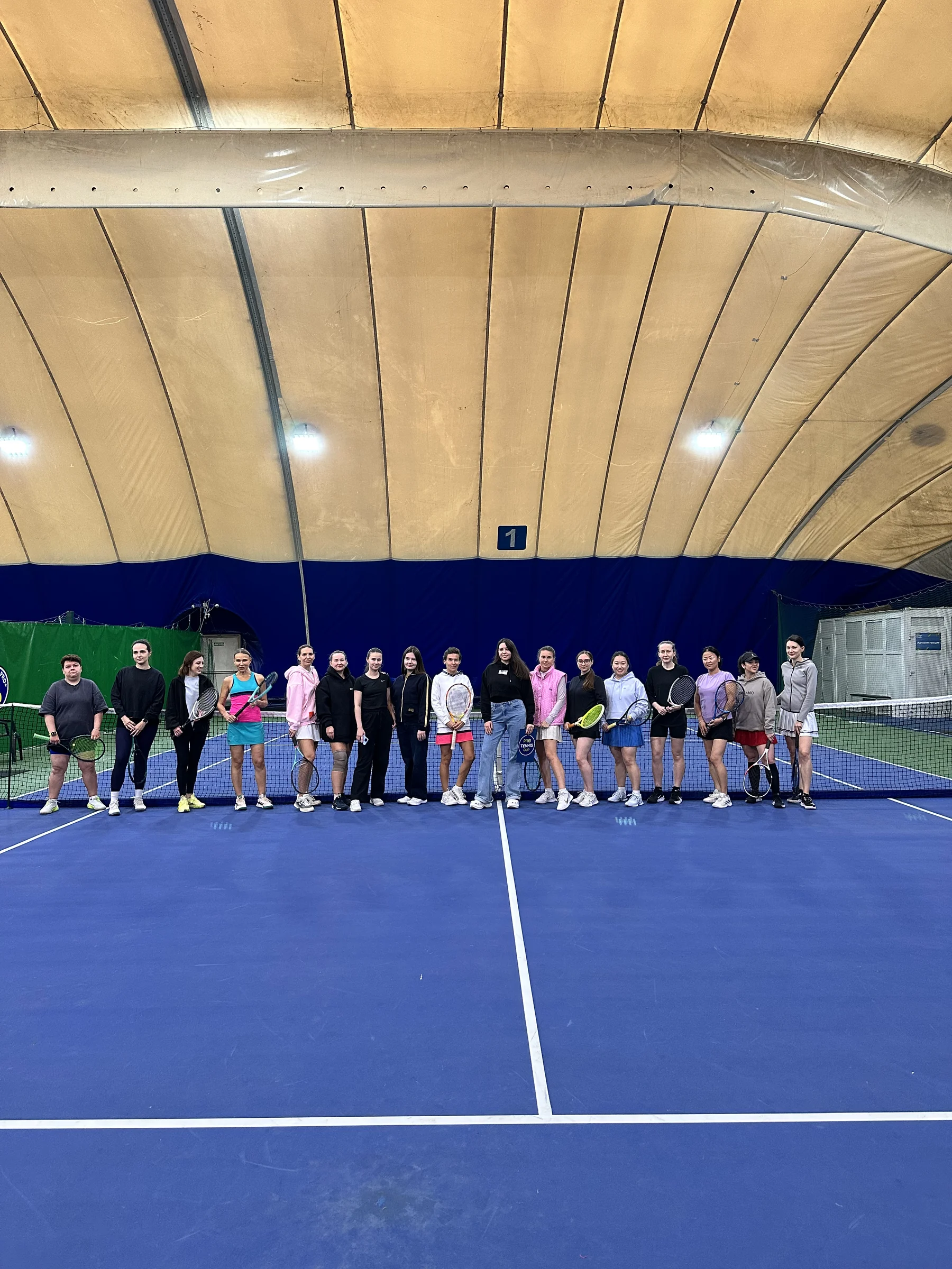 Участники ProTennis Cup после матчей на корте
